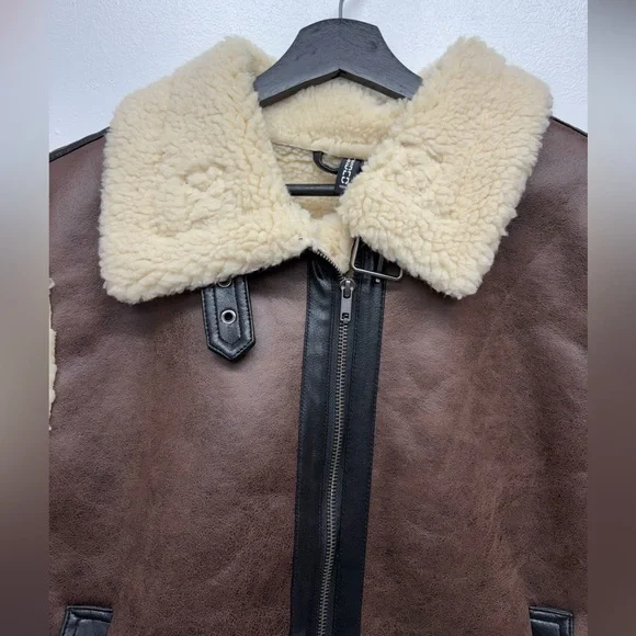 DIVIDED Faux Leather Sherpa Vest - Picture 4 of 13